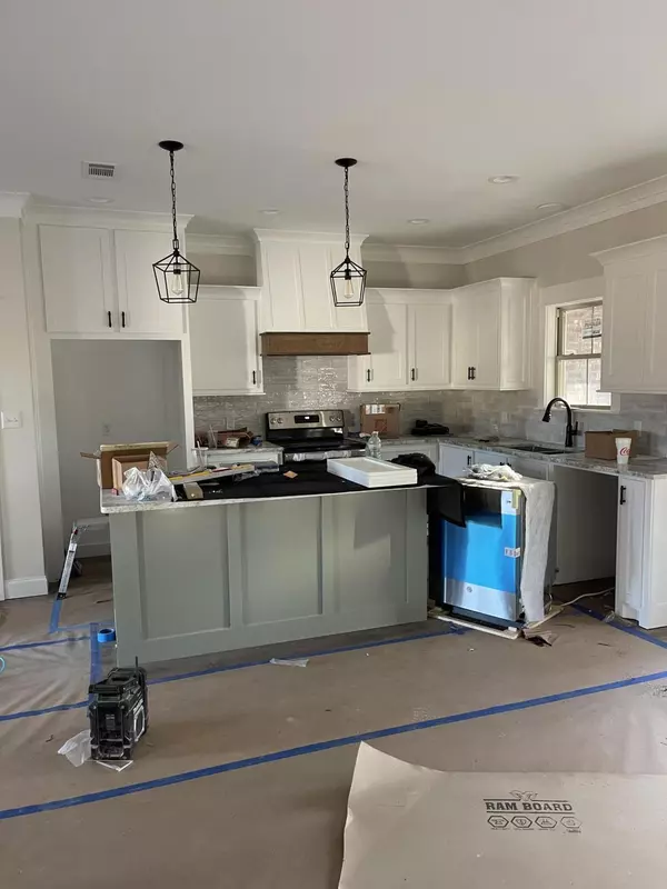 Collins, MS 39428,109 Pinecrest St.