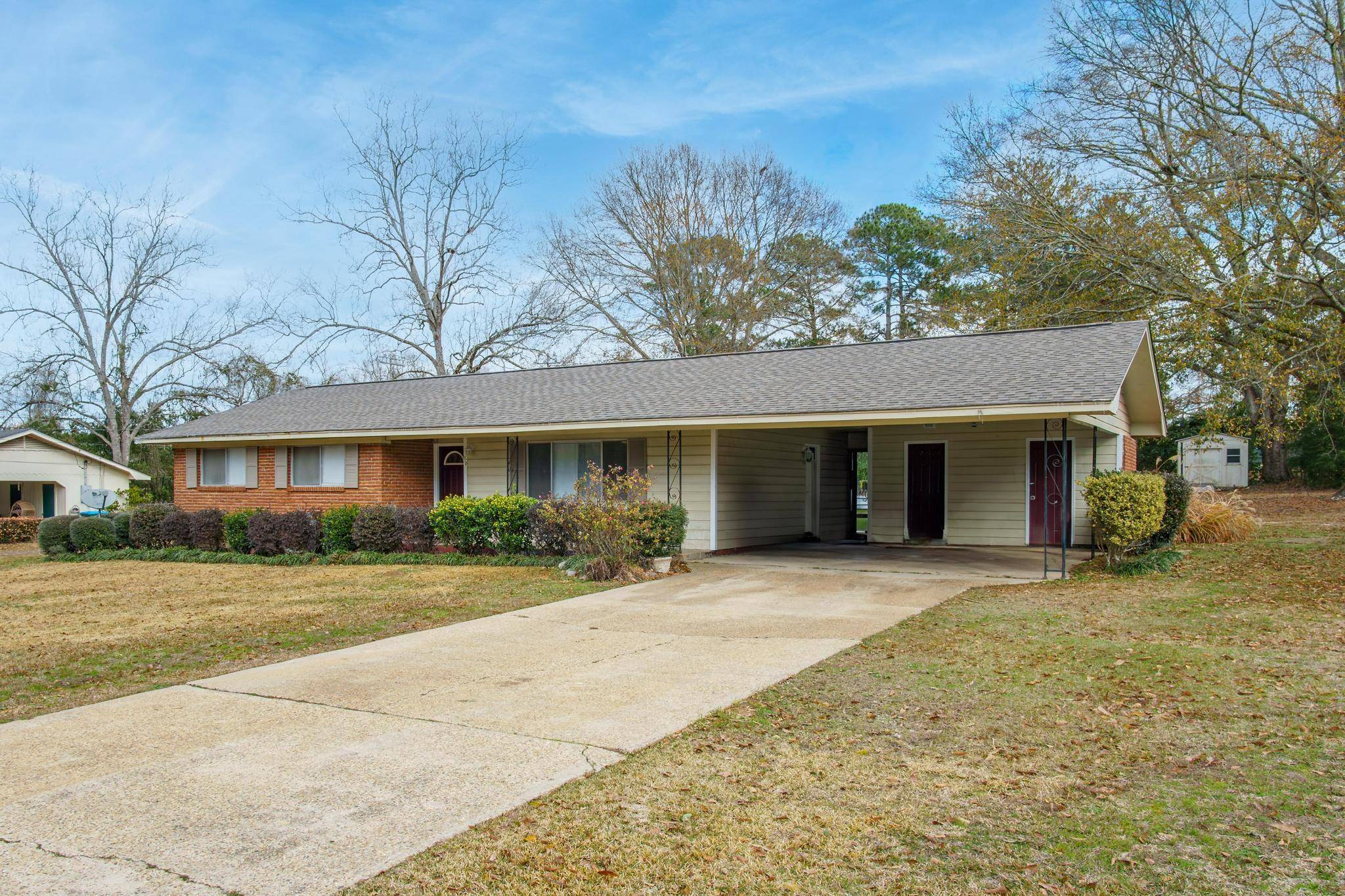Petal, MS 39465,510 James St.