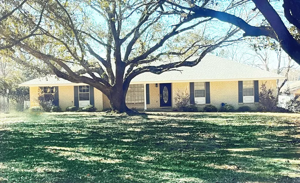 20 Buccaneer Dr., Hattiesburg, MS 39402