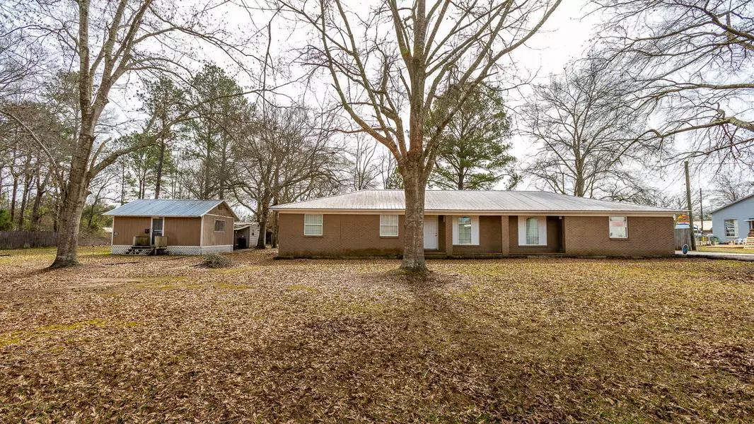 105 Sycamore Ave., Richton, MS 39476