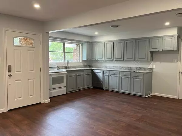 Petal, MS 39465,103 Grape St.