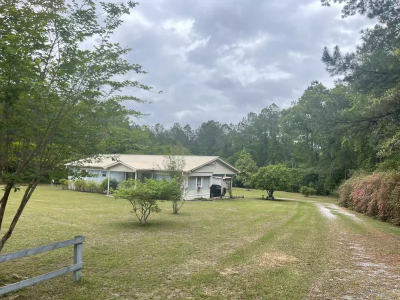 206 Kahl Rd., Brooklyn, MS 39425