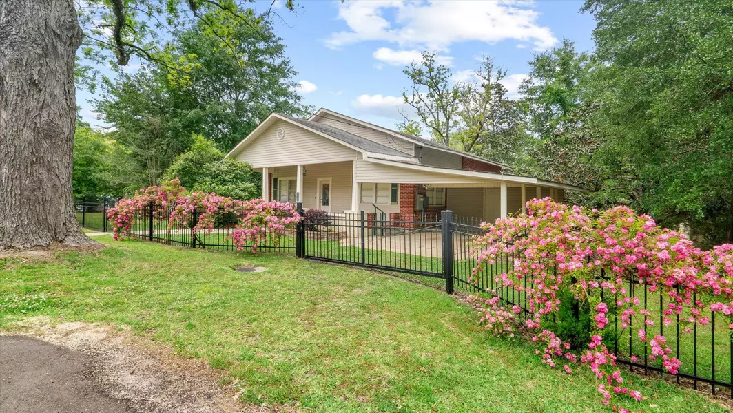 801 Dogwood Ave., Richton, MS 39476