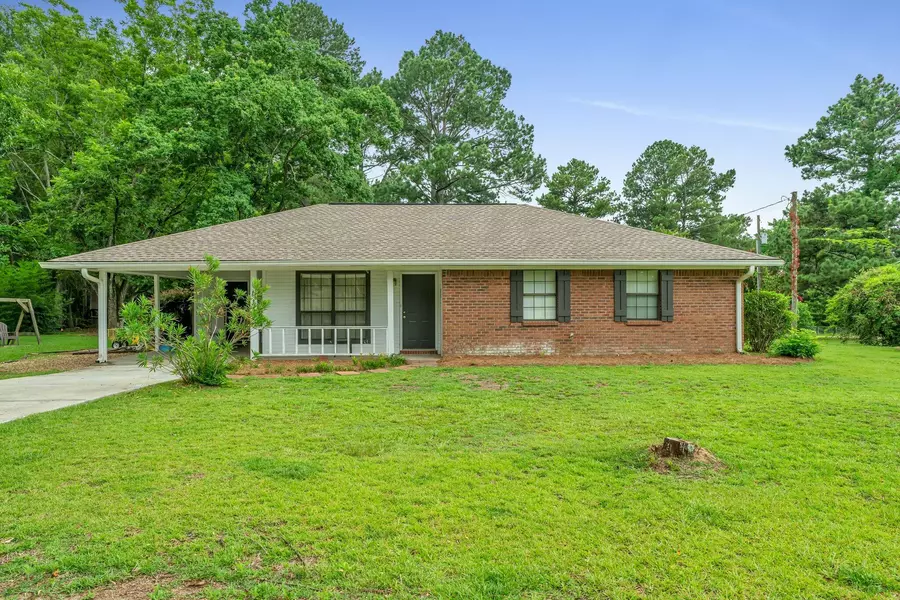 41 J M Burge Rd., Hattiesburg, MS 39402