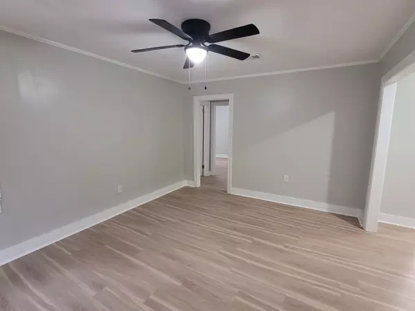 Petal, MS 39465,204 Charles St.