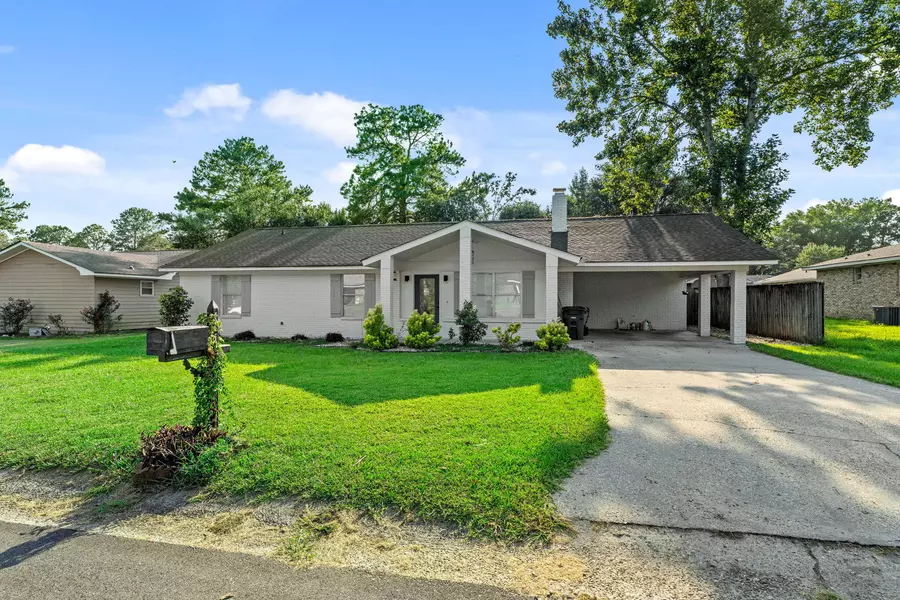 1011 Chickasaw TRL, Columbia, MS 39429