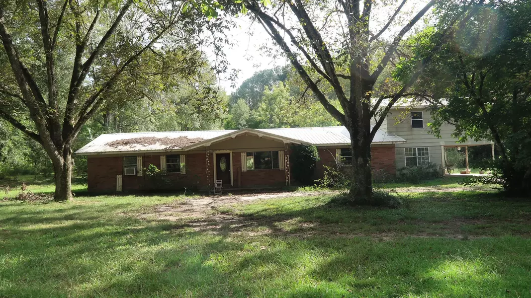 128 Granby Rd., Prentiss, MS 39474