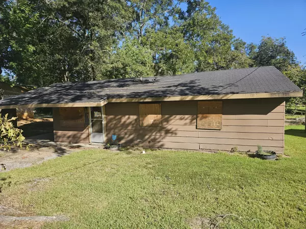 205 Pine Ave., Collins, MS 39428