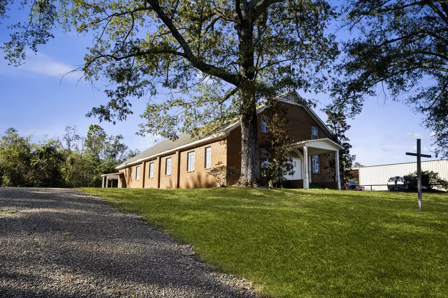 2044 Sandy Ln., Laurel, MS 39443