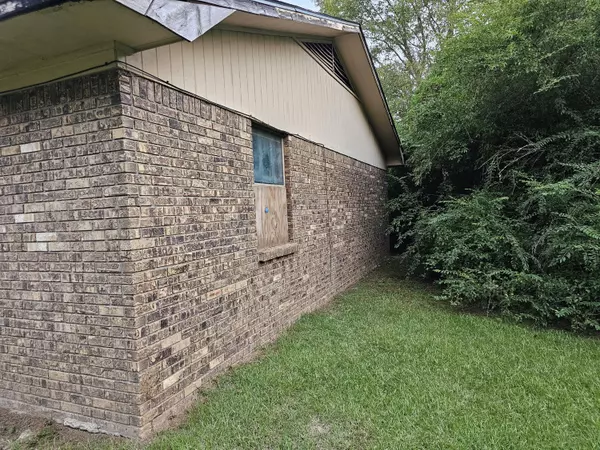 Collins, MS 39428,1614 US-84