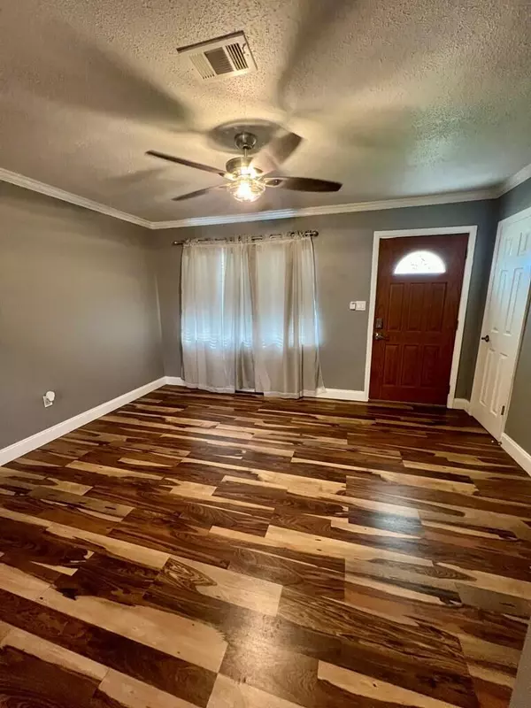 Poplarville, MS 39470,313 E Starkey