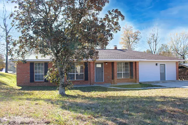 208 Walnut Dr., Petal, MS 39465