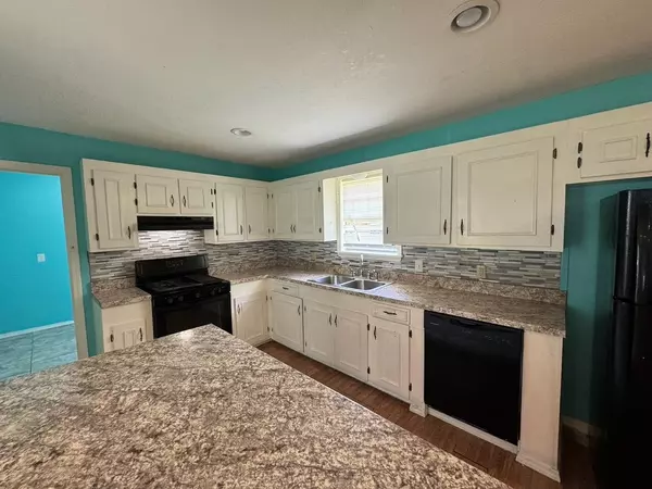 Columbia, MS 39429,1307 Meadowbrook Ave.