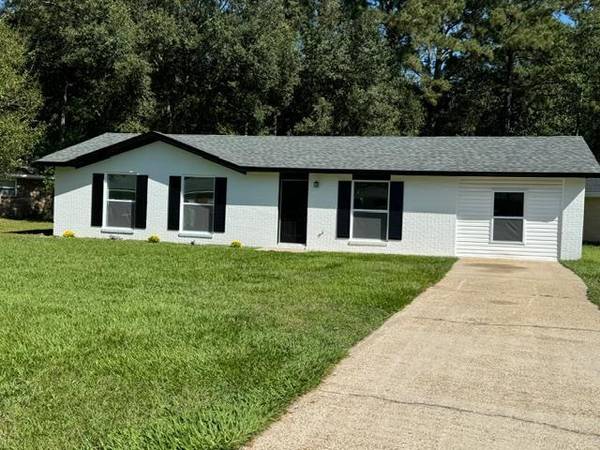 811 Lakewood Dr, Picayune, MS 39466