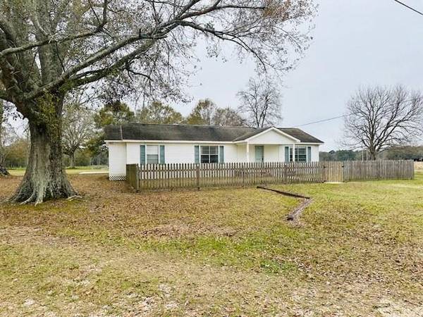 40 Lee Preston Road, Picayune, MS 39466