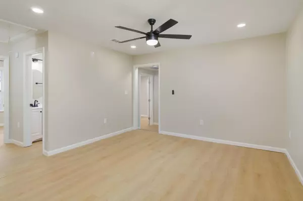 Petal, MS 39465,142 W 5th St.