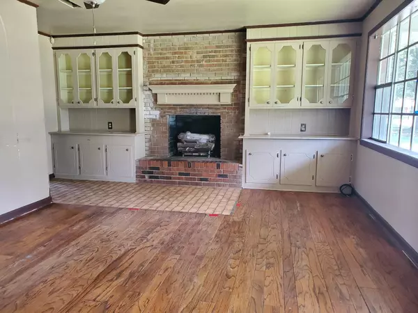 Columbia, MS 39429,1302 Meadowbrook Ave.