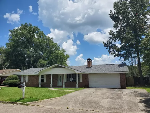 1302 Meadowbrook Ave., Columbia, MS 39429