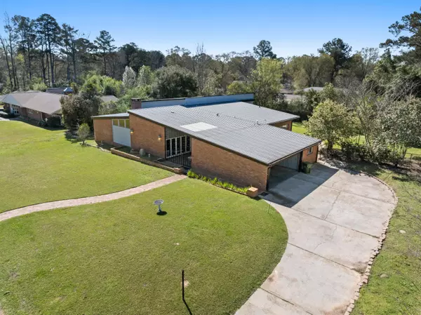 22 Glenwood Dr., Laurel, MS 39440