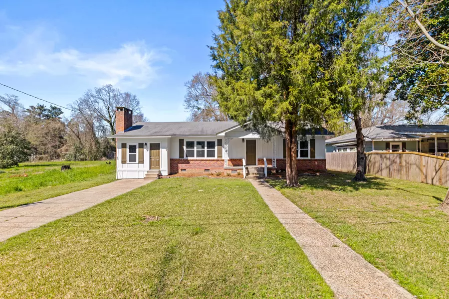 1715 Brooklane Dr., Hattiesburg, MS 39401