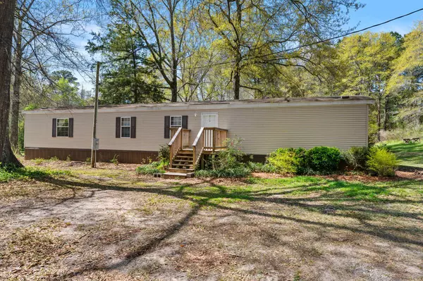 381 Batson Rd., Petal, MS 39465