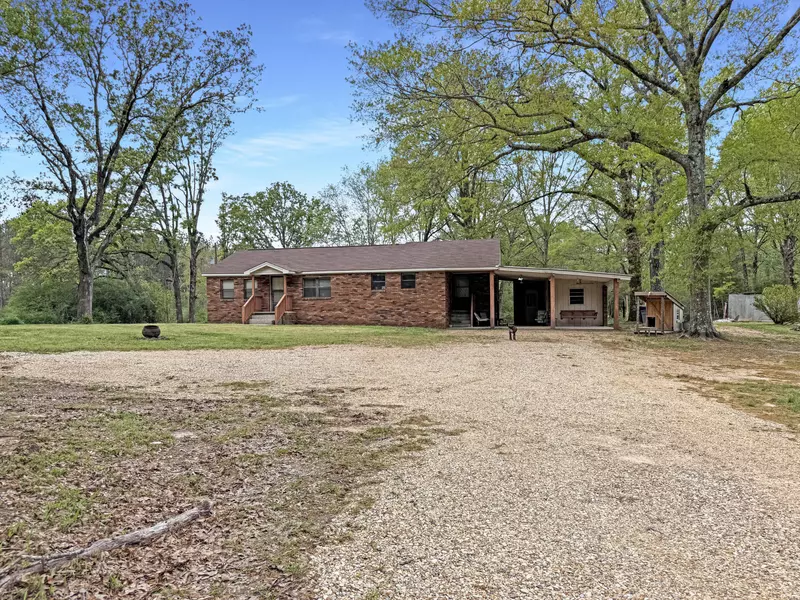 425 Golf Course Rd., Mendenhall, MS 39114