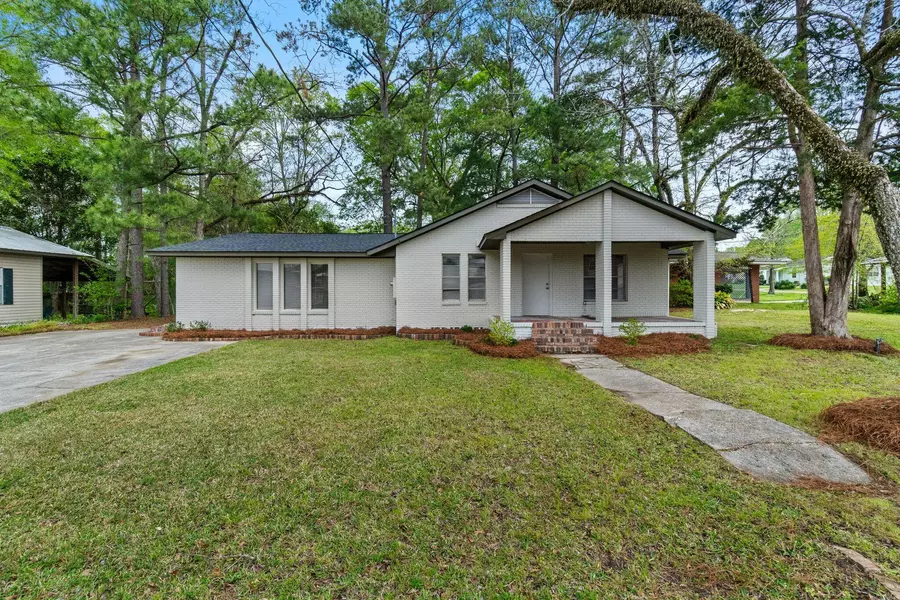32 Pine St., Sumrall, MS 39482