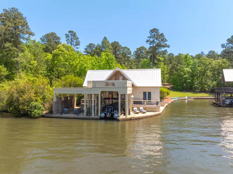 19 Pioneer Cir., Lumberton, MS 39455