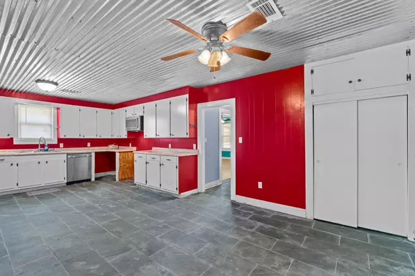 Columbia, MS 39429,1008 Beatrice Ave.