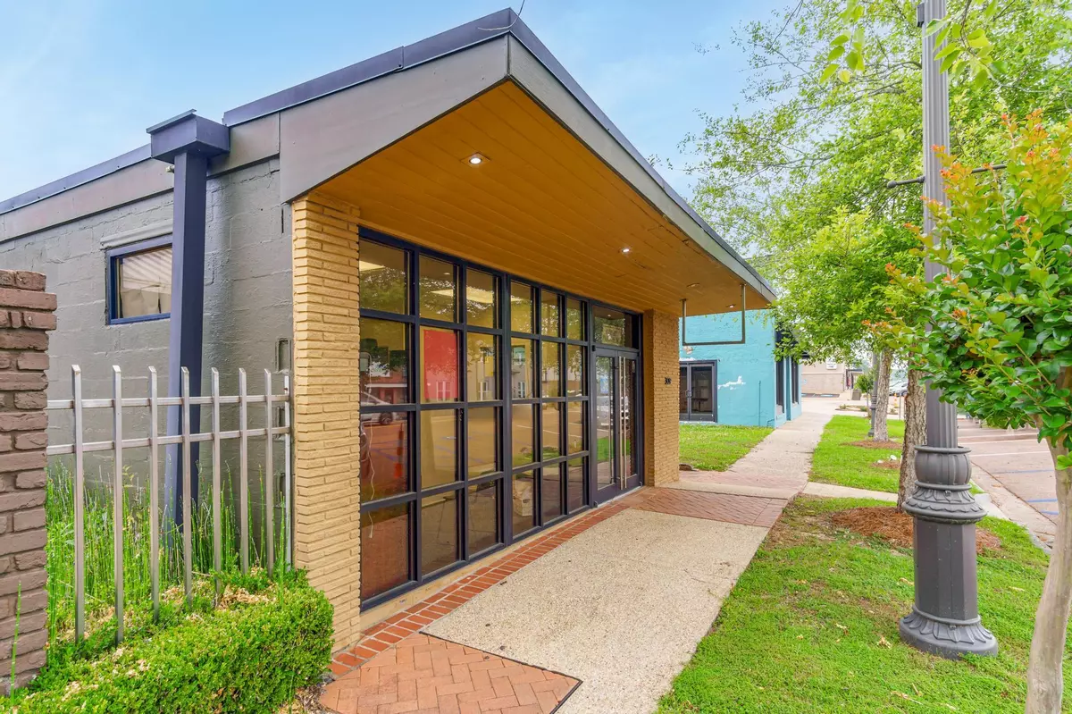 Collins, MS 39428,309 Main St.