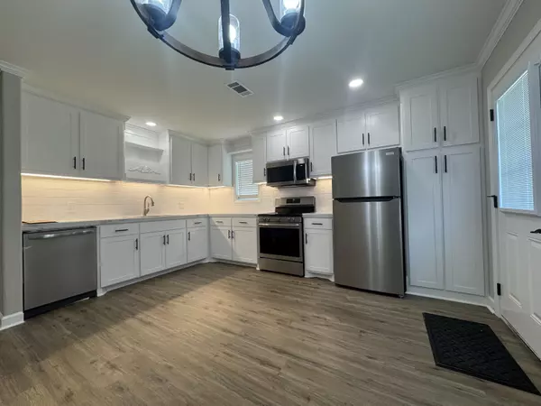 Hattiesburg, MS 39402,193 Hawthorne Dr.