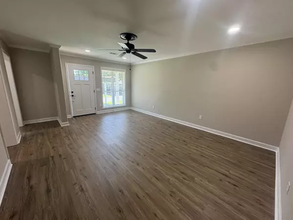 Hattiesburg, MS 39402,193 Hawthorne Dr.