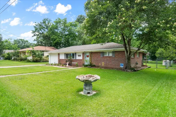 Petal, MS 39465,105 Anne St.