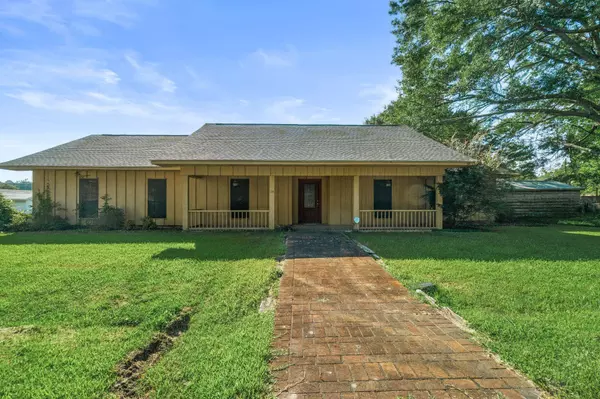 104 S 3rd St., Mount Olive, MS 39119