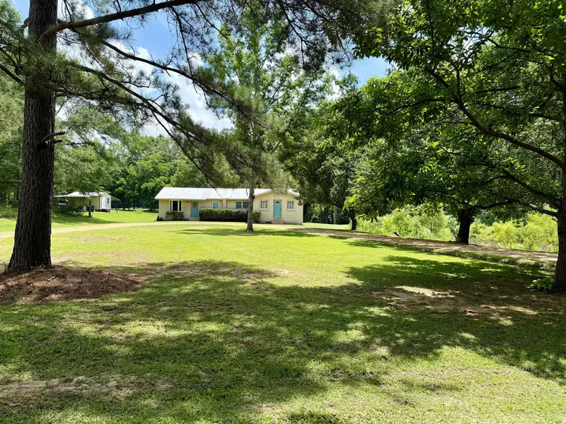 82 Cemetery, Columbia, MS 39429