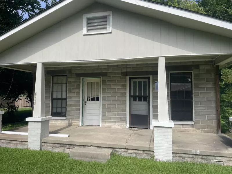 1119 West, Columbia, MS 39429
