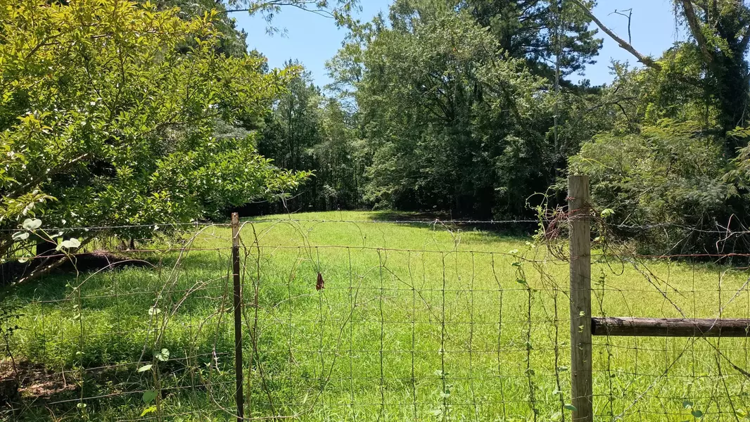 63 1/2 WOODSON Dr., Laurel, MS 39443