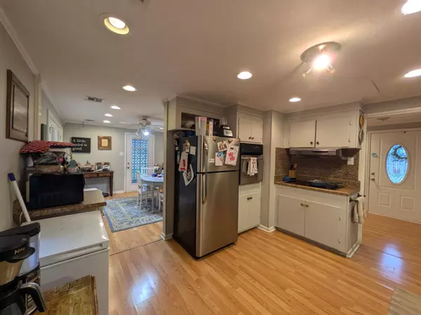 Petal, MS 39465,204 North St.