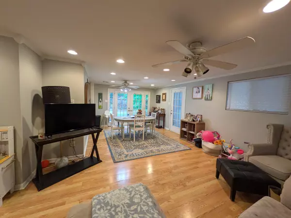 Petal, MS 39465,204 North St.