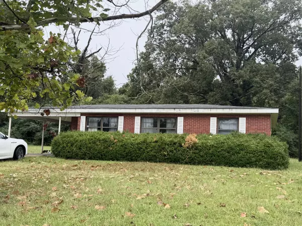 567 Eastview Dr., Laurel, MS 39443