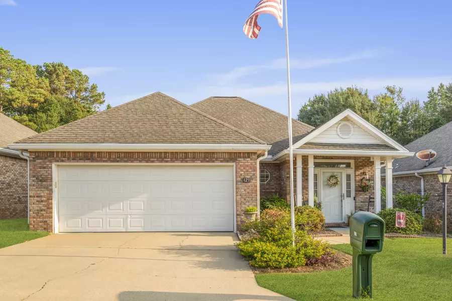 123 Willow Brook Dr., Hattiesburg, MS 39402