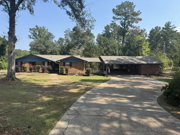 402 Kelly Creek Rd., Collins, MS 39428