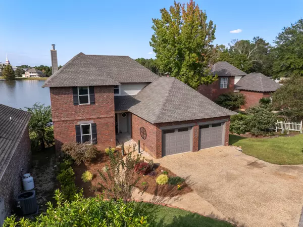 83 Stones Throw Dr., Hattiesburg, MS 39402