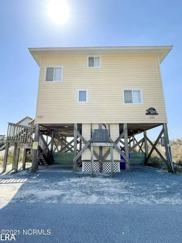 North Topsail Beach, NC 28460,220 Topsail RD