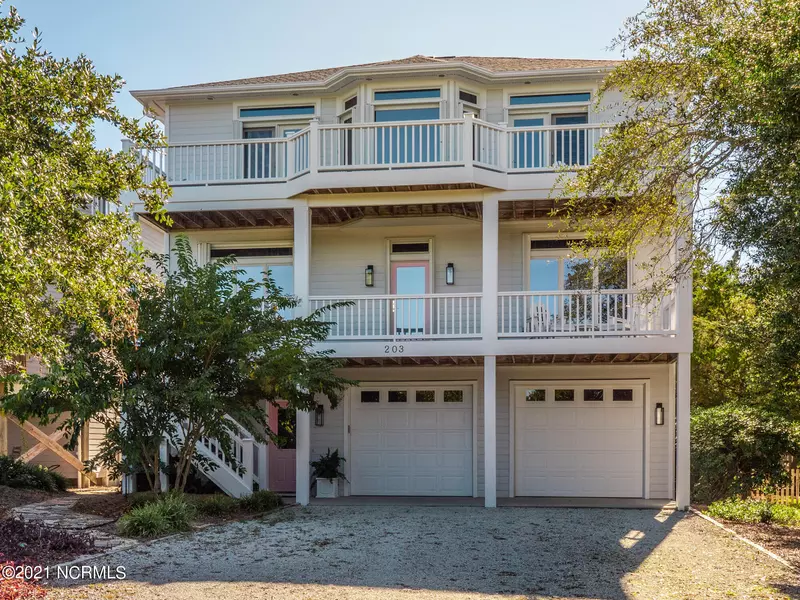 203 Bridgers AVE, Topsail Beach, NC 28445