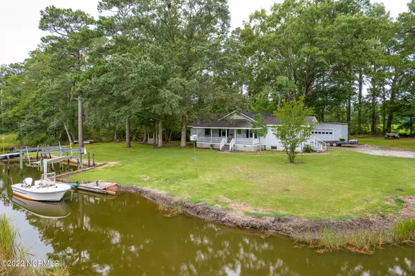 Oriental, NC 28571,130 Holiday LN