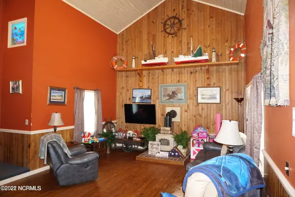Beaufort, NC 28516,166 Lake RD