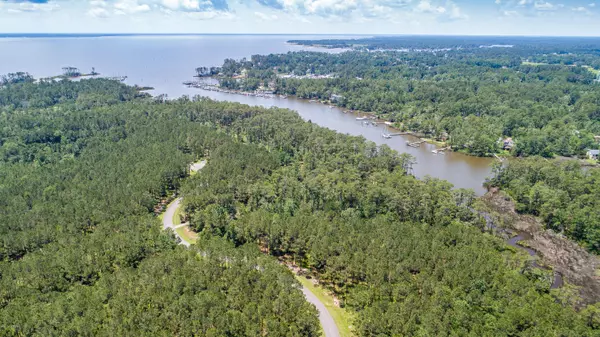 66 Madison AVE, Oriental, NC 28571