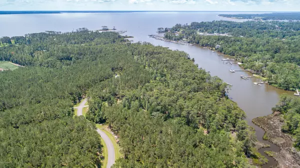 48 Madison AVE, Oriental, NC 28571