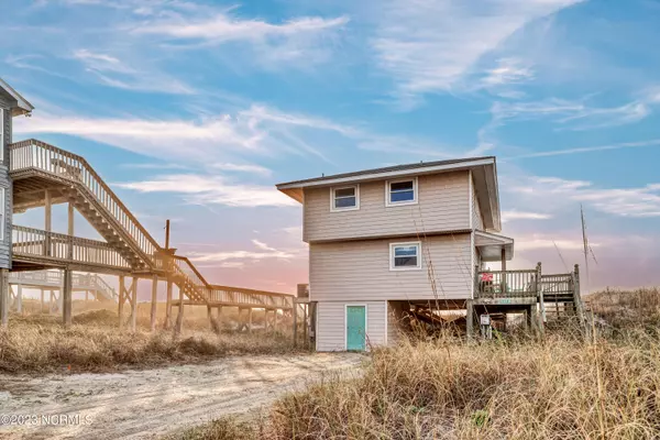 North Topsail Beach, NC 28460,110 Topsail RD